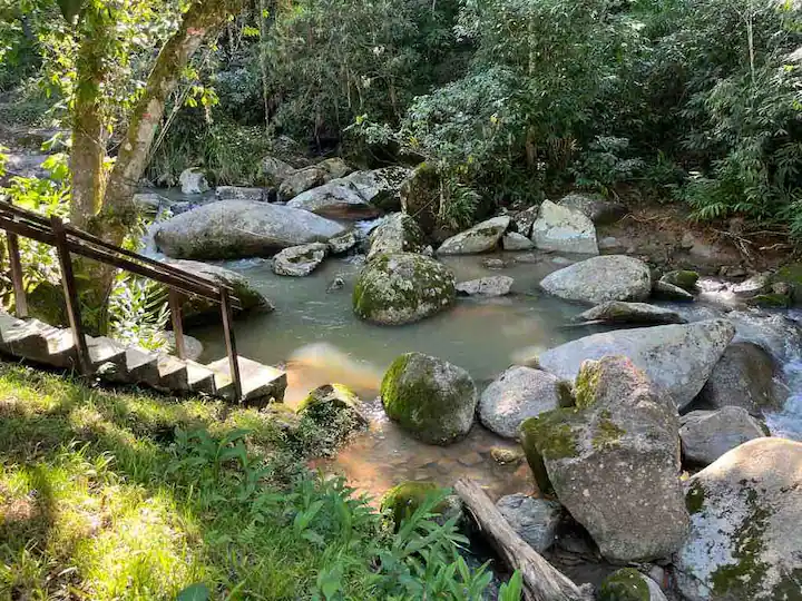 Refúgio Sereno Casa Encantadora com Cachoeira e Spa