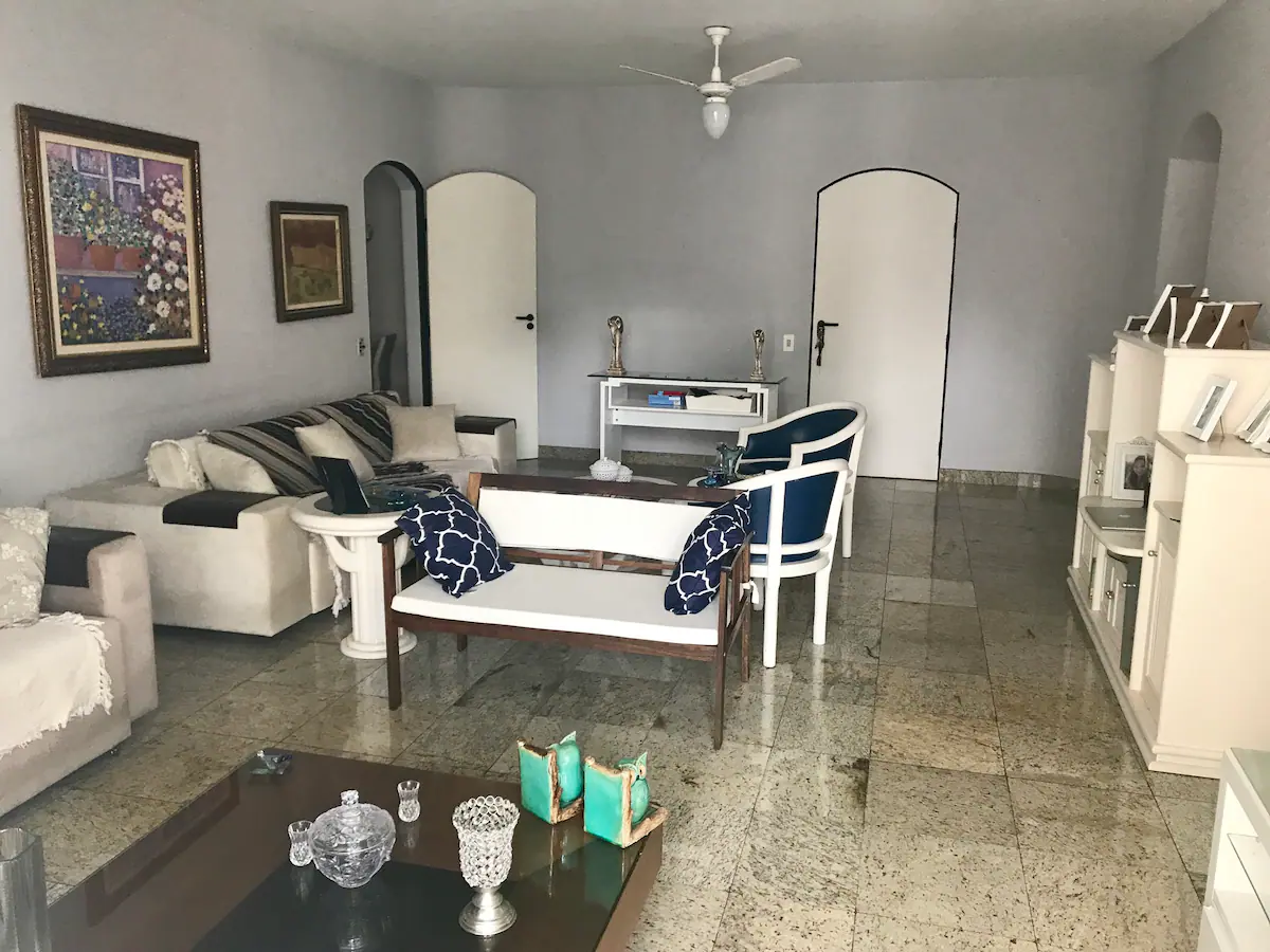 Amplo apartamento, clean, ventilado, impecável.  Compartilhar  Salvar